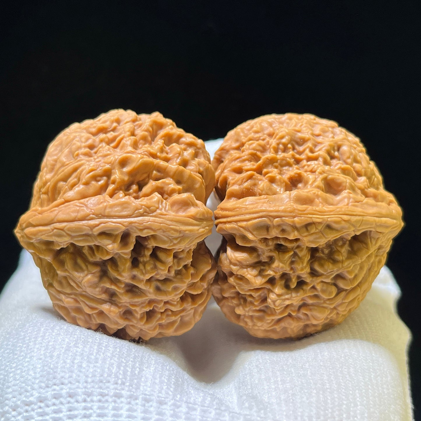 "Nanjiang Stone" Nanjiangshi Wenwan Walnuts Pair | 42.0mm x 43.0mm | NJS-1103
