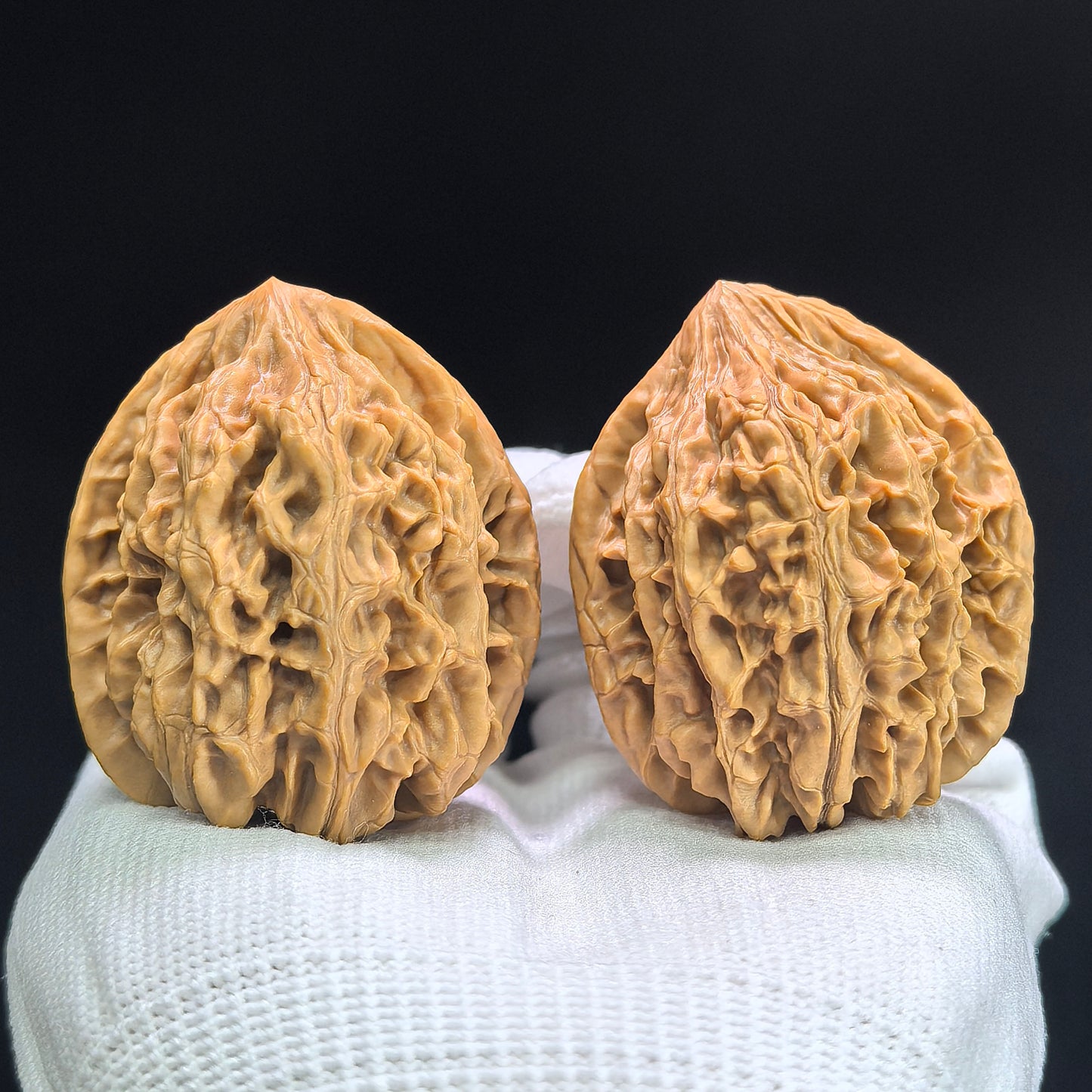 "Beijing Chicken Heart" Beijing Jixin BJJX-1403 Classic Wenwan Walnuts Pair | 41.0mm x 39.0mm | BJJX-1403