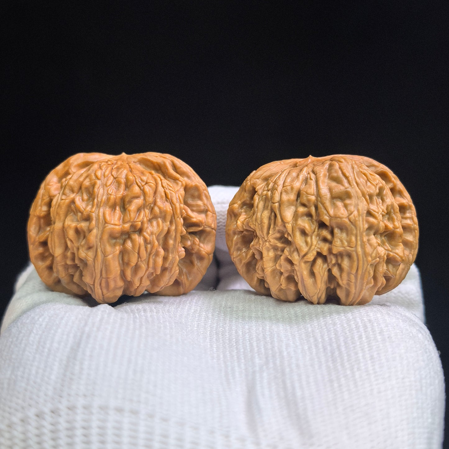 "Sunken Tip White Lionhead" Menjian Baishizi AJBSZ-17G8 Low-Profile Wenwan Walnuts Pair | 42.0mm x 40.0mm | AJBSZ-17G8