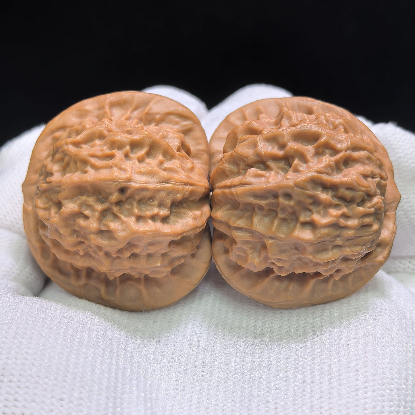 "Porcelain Doll" Ciwawa Wenwan Walnuts Pair | 39.0mm x 36.0mm | CWW-1502C
