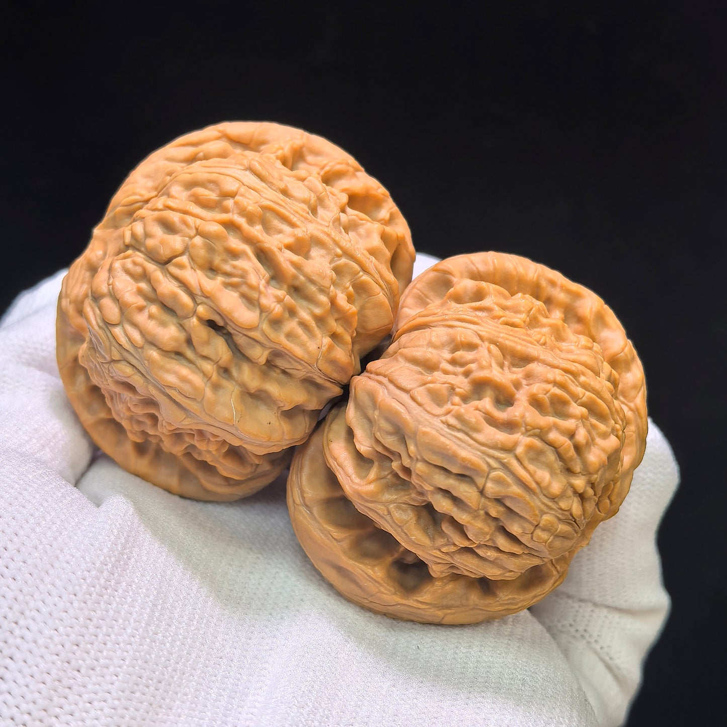 "White Lion" Baishizi Wenwan Walnuts (Pair) | 46.0mm x 43.0mm | Stock ID: BSJ-1553C