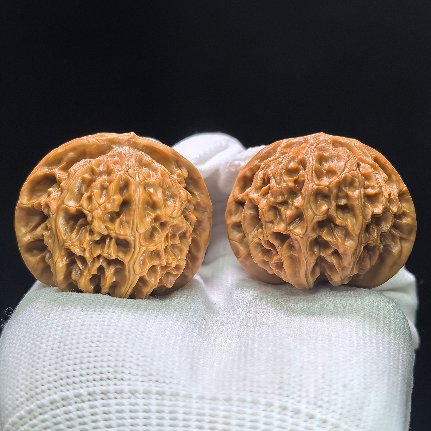 "Palace Lantern" Gongdeng Wenwan Walnuts Pair | 41.0mm x 38.0mm | GD-1404