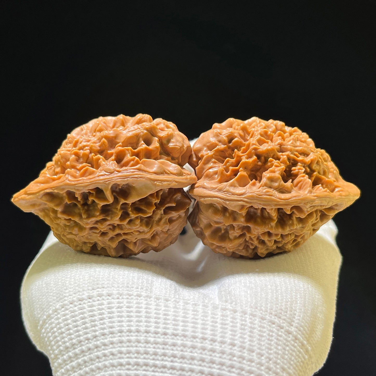 "Official Hat" Guanmao Wenwan Walnuts Pair | 46.0mm x 38.0mm | GM-1106