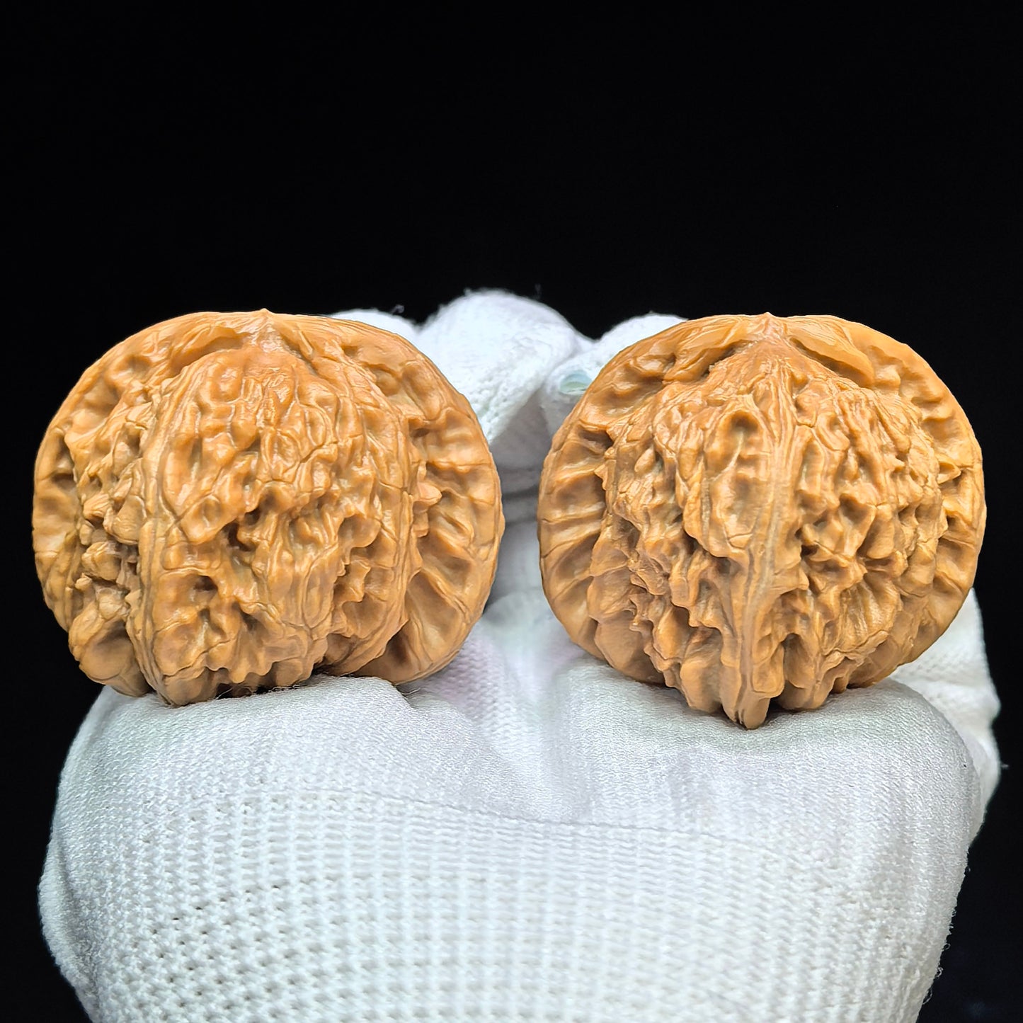 "Spherical White Lionhead" Qiuxing Baishizi QXBSJ-1506C Low-Profile Wenwan Walnuts Pair | 44.0mm x 44.0mm | QXBSJ-1506C