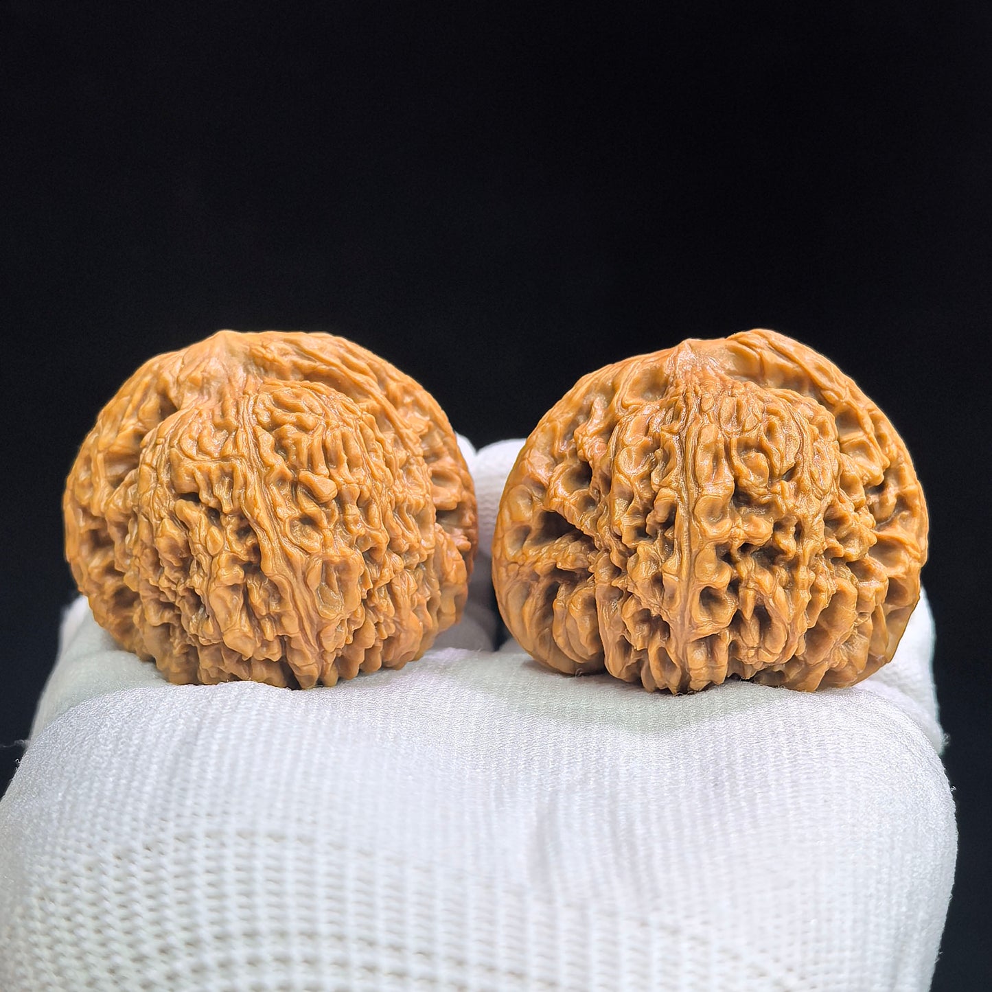 "Concave Base Peach Heart Nanjiangshi" Aodi Taoxin Nanjiangshi BDTXNJS-17B8C Low-Profile Wenwan Walnuts Pair | 46.0mm x 43.0mm | BDTXNJS-17B8C