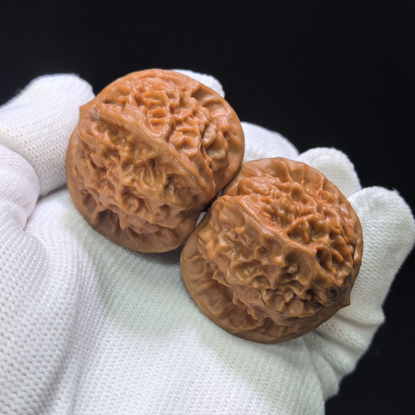 "Porcelain Doll" Ciwawa Wenwan Walnuts Pair | 37.0mm x 37.
