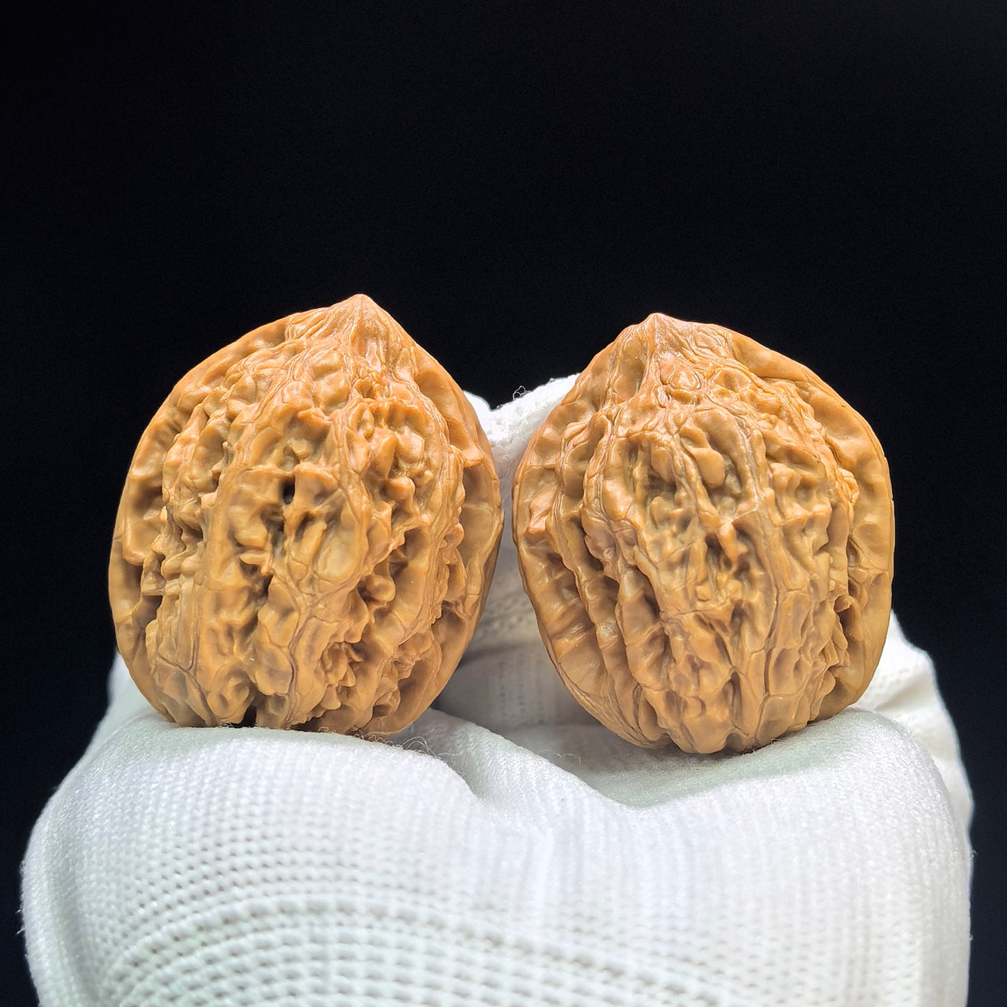 "Red Brocade Carp" Hong Jinli HJL-1601 Low-Profile Wenwan Walnuts Pair | 34.0mm x 38.0mm | HJL-1601