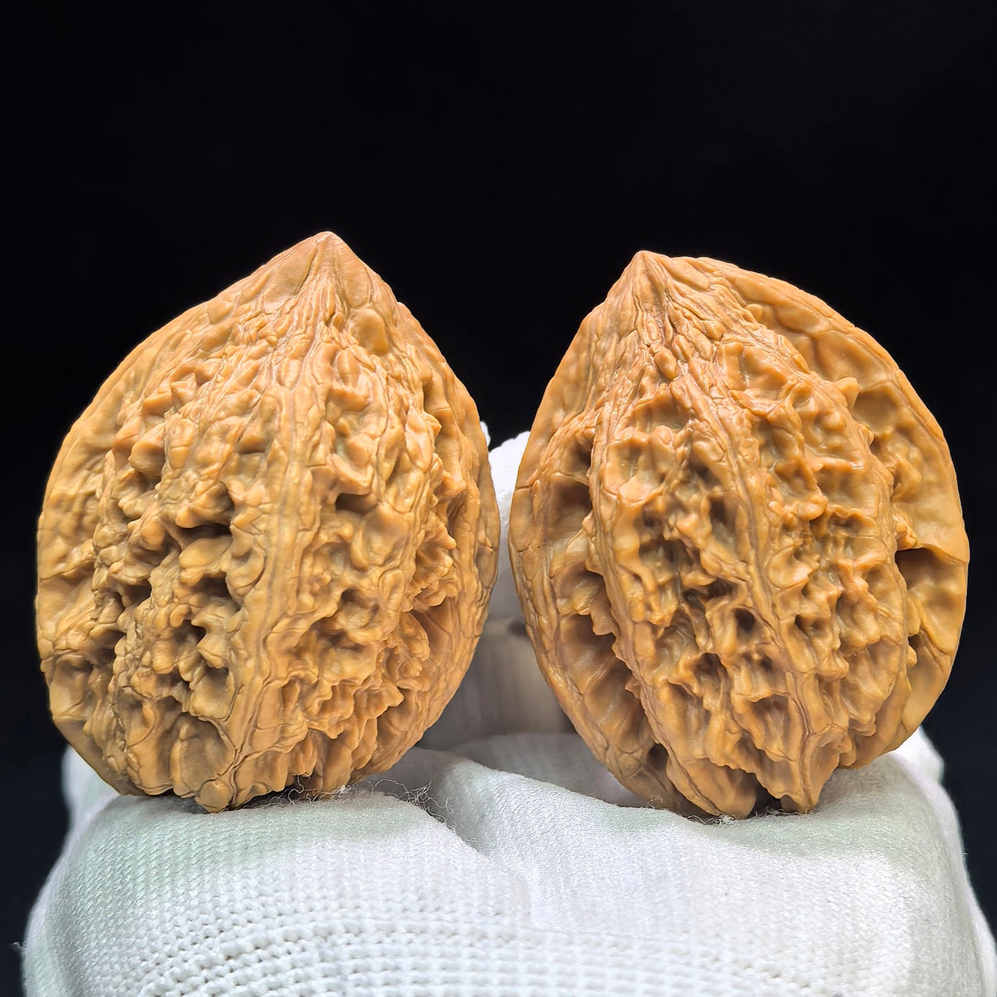 "Dagu Stone" Dagushi DGS-1602 Classic Wenwan Walnuts Pair | 40.0mm x 40.0mm | DGS-1602