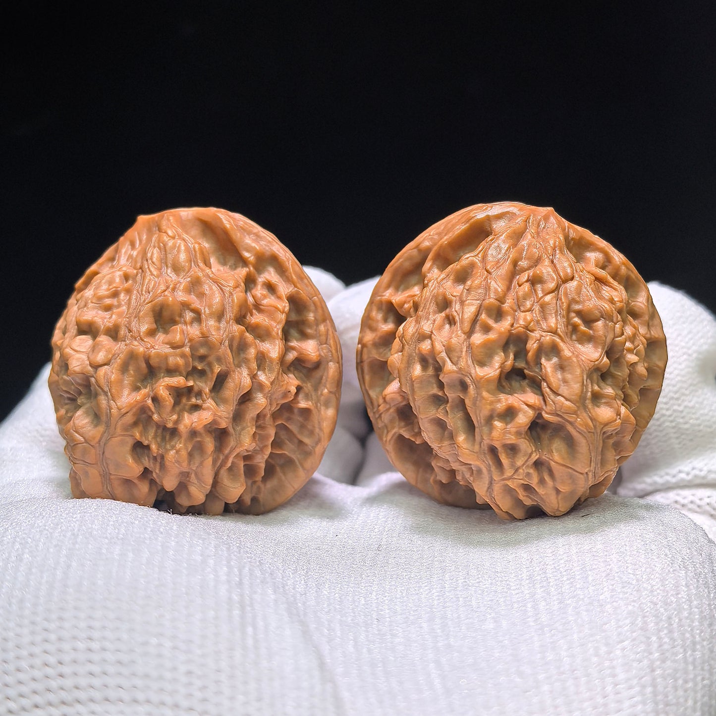"Golden Kylin Hawk Beak Vulture" Jinqilin Yingzui Zuoshandiao Wenwan Walnuts Pair | 36.0mm x 39.0mm | JQLYZZSD-CG218E
