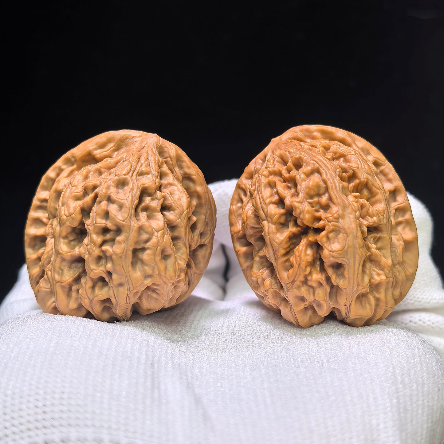 "Thick Ridge Lord of the Mountain Half-Wall" Cujin Zashandiao Banbi Wenwan Walnuts Pair | 39.0mm x 41.0mm | CJZSDBB-CG215E