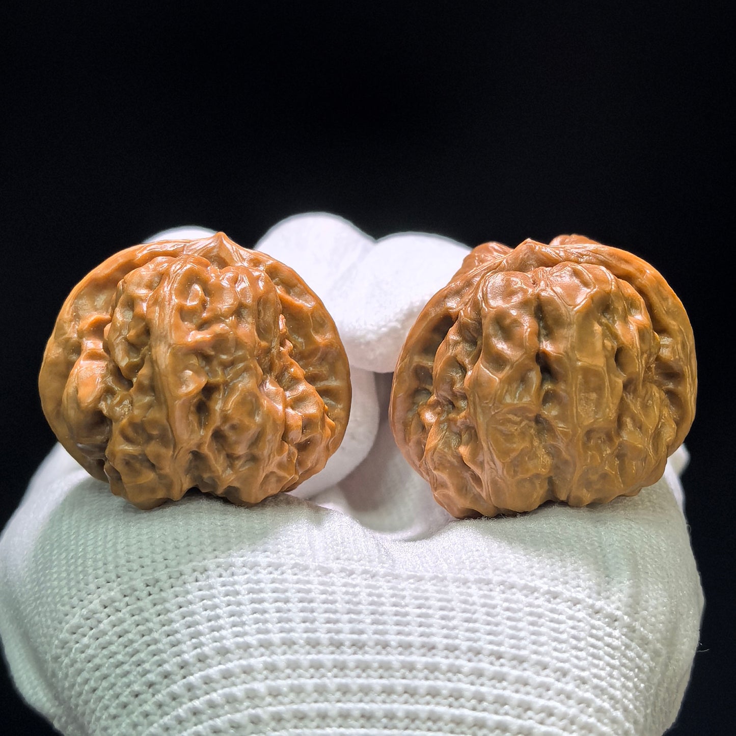 "Jade Toad Crystal Frog" Yuchan Shuijingwa W-1103 Hand-Spin Pocket Wenwan Walnuts Pair | 35.0mm x 37.0mm | W-1103