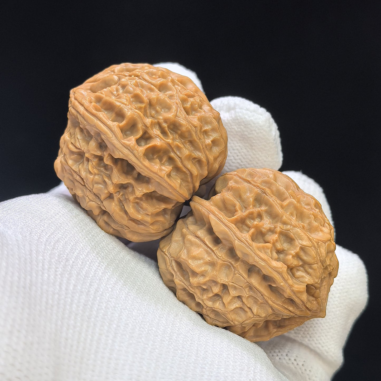 "Imperial Jade Seal Three-Ribbed" Yuxi Sanleng Multi-Ribbed Wenwan Walnuts Pair | 34.0mm x 34.0mm | YSSN-C224E