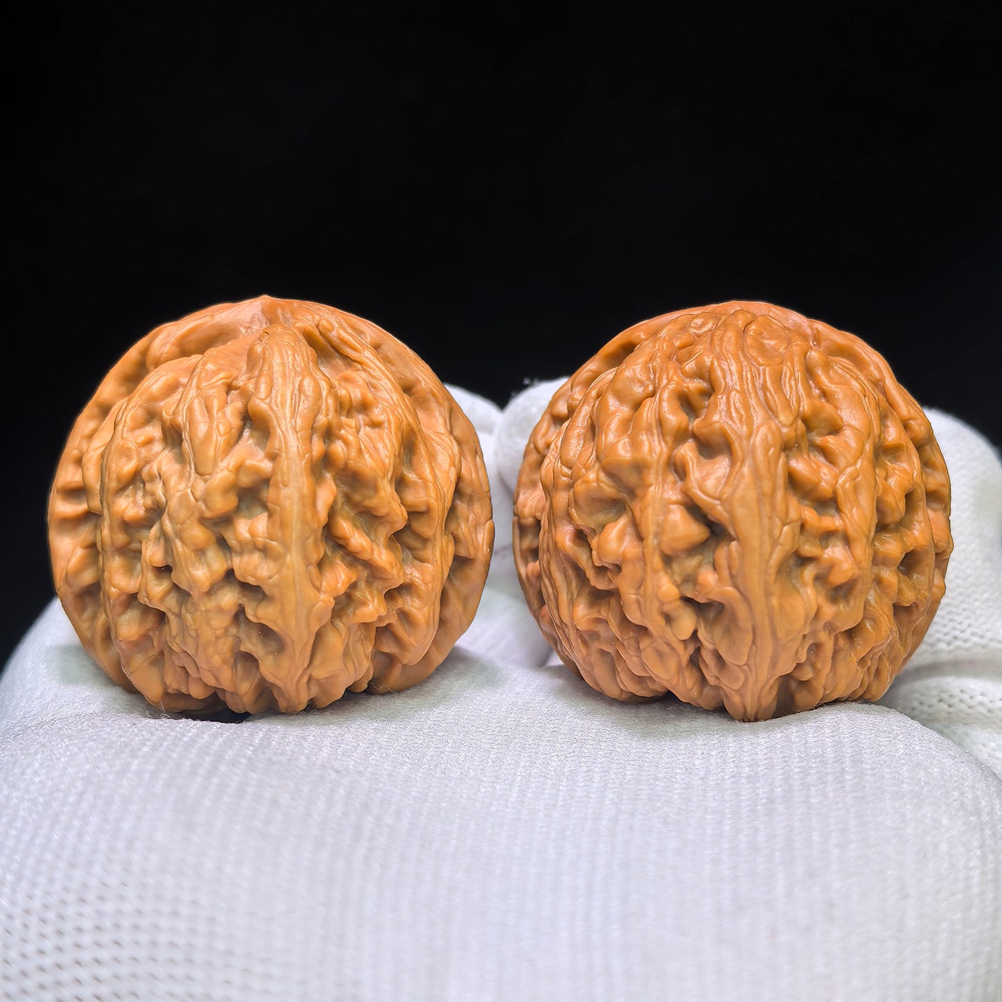 "Red Koi" Hongjinli Wenwan Walnuts Pair | 40.0mm x 42.0mm | HJL-1551C