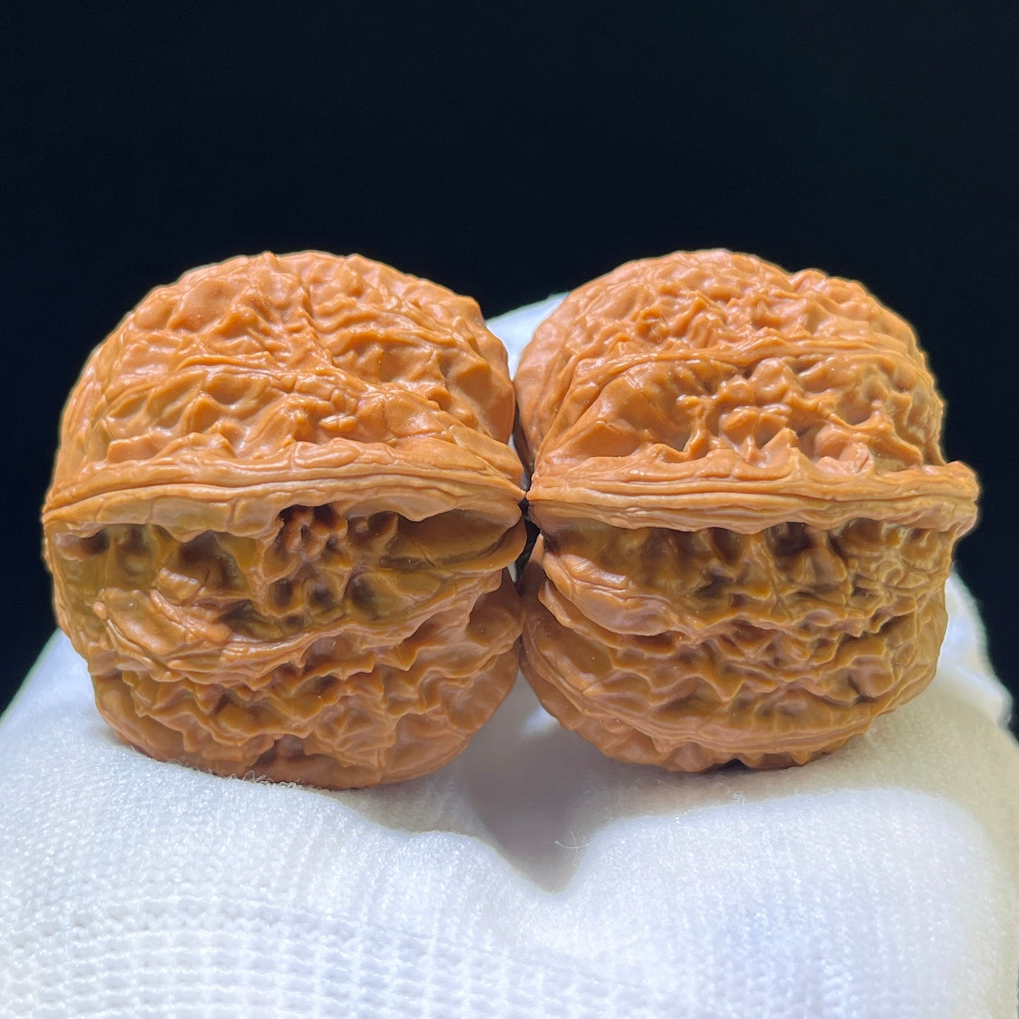 White Lion Head (Bai Shi Zi) Scholar Walnuts Pair | 40.0mm x 40.0mm | Stock ID: BSZ-1102