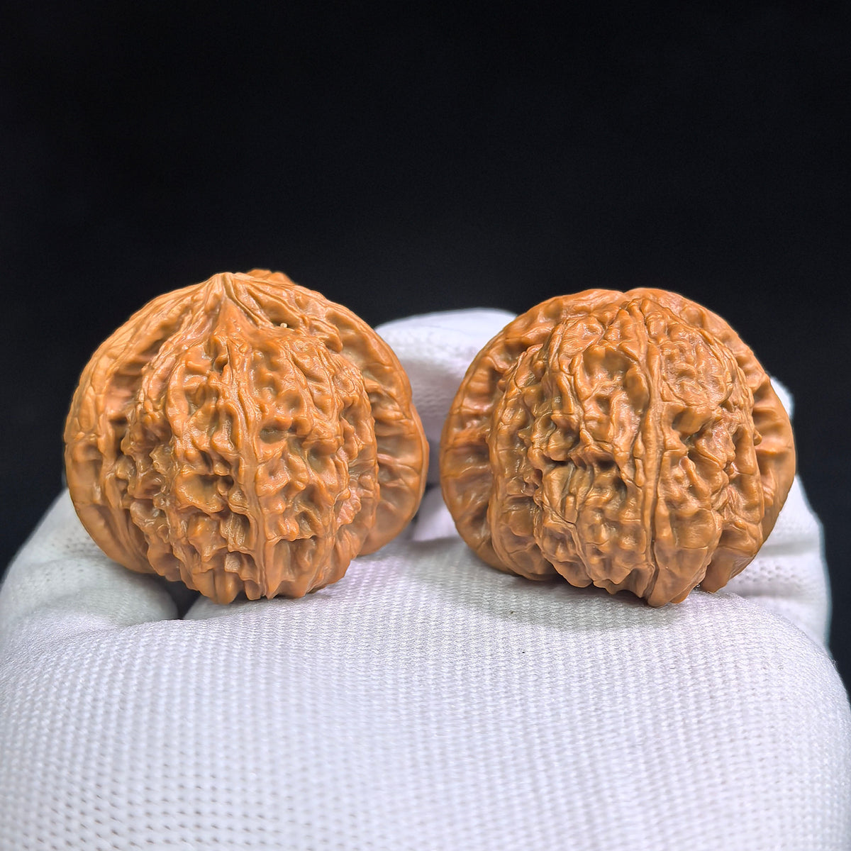 White Lion Wenwan Walnut Pair | Broad Round Profile | 40.0mm x 40.0mm | BSJ-SY1D0