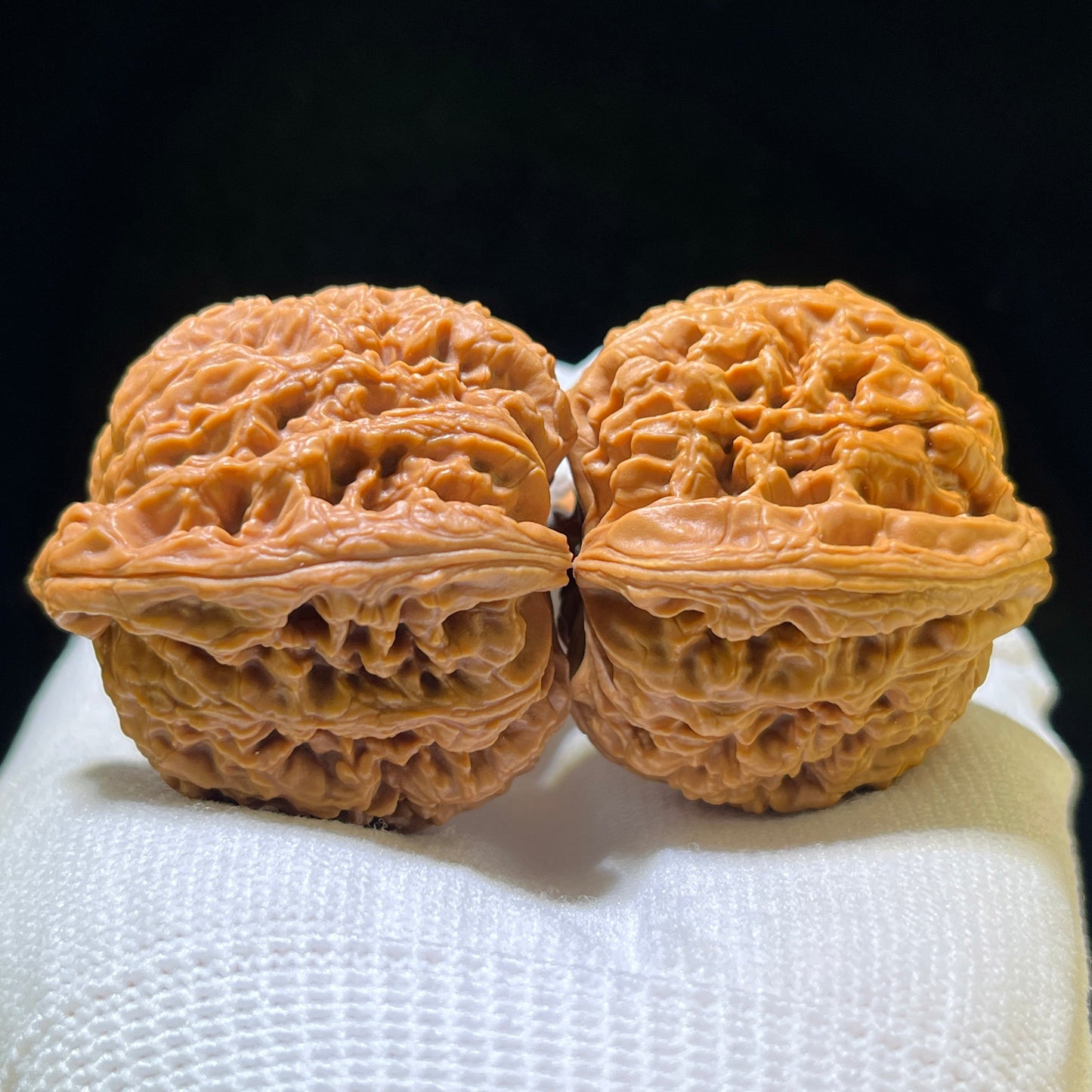 "Classic Nanjiang Stone" Nanjiangshi Wenwan Walnuts Pair | 39.0mm x 40.0mm | NJS-1104