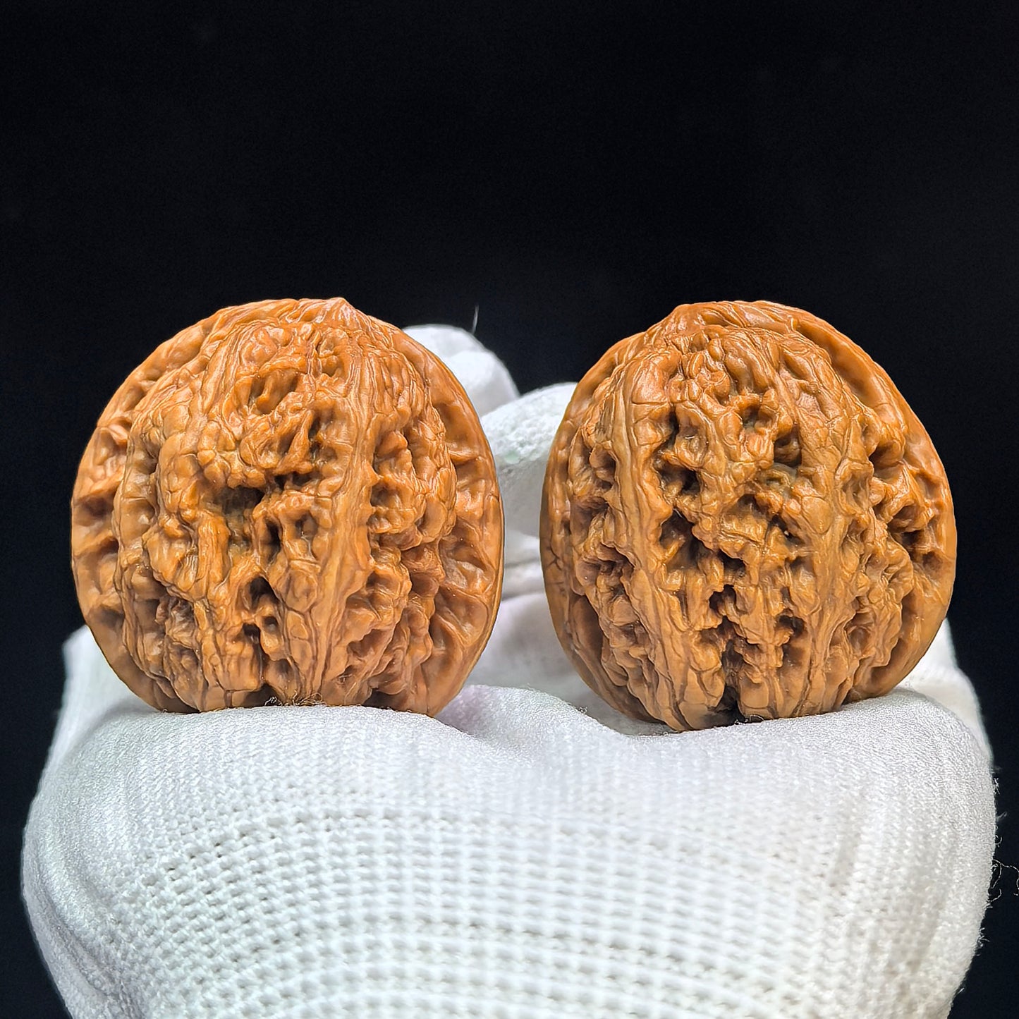 "North China General Shoulder" Huabei Jiangjun Bang Wenwan Walnuts (Pair) | 39.0mm x 40.0mm | Stock ID: HBJJB-1502C