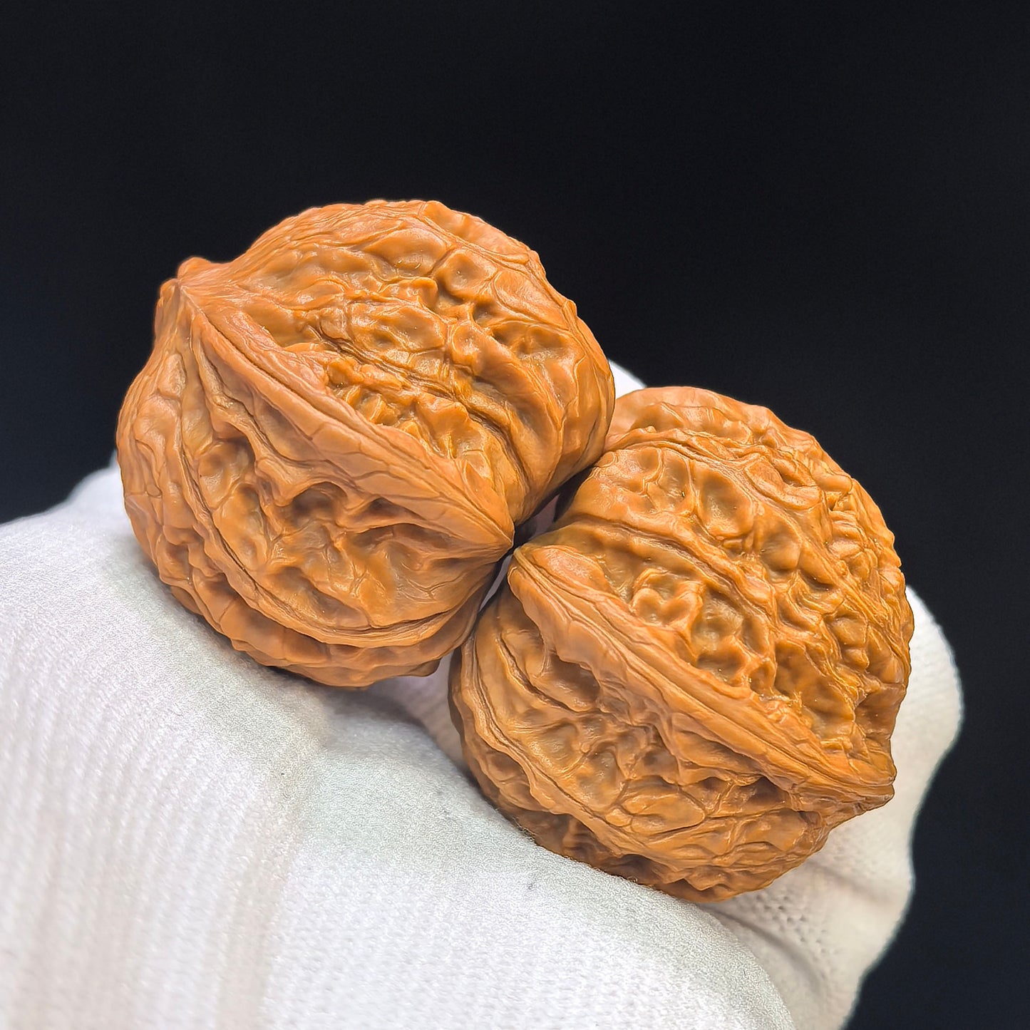 "Millstone Vulture" Mopan Zuoshandiao Special Mutation Wenwan Walnuts Pair | 36.0mm x 36.0mm | MPZSD-C233E