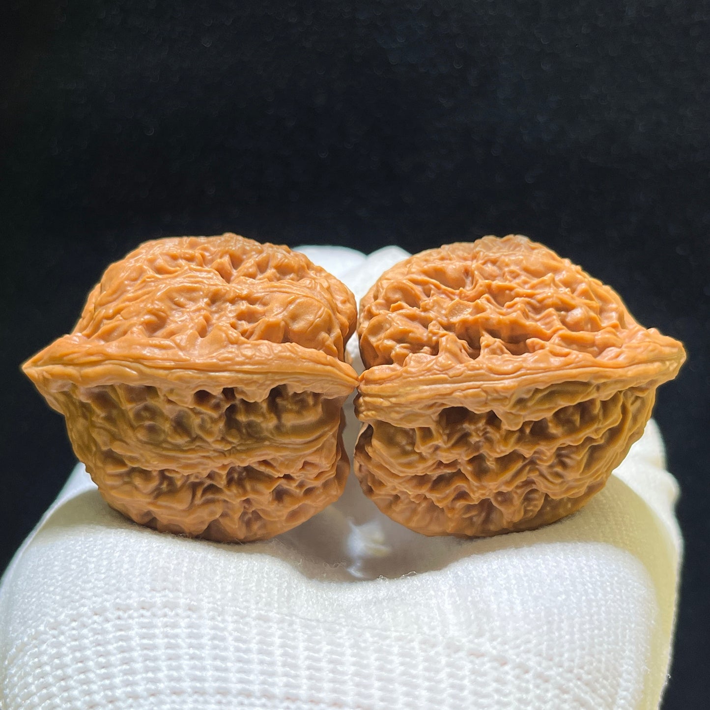 "Triangular Nanjiangshi" Sanjiao Nanjiangshi NJS-1115 Classic Wenwan Walnuts Pair | 36.0mm x 36.0mm | NJS-1115