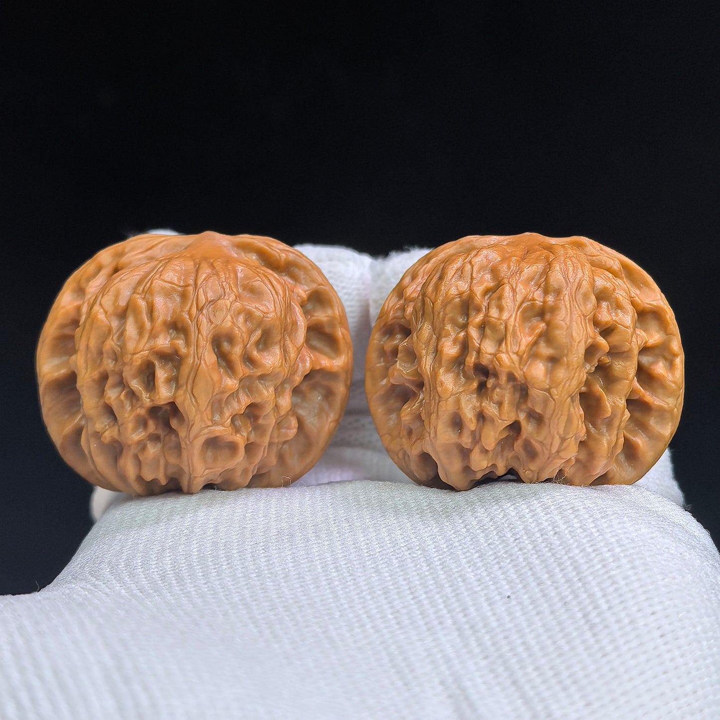 "Porcelain Doll" Ciwawa CWW-17B4C Low-Profile Wenwan Walnuts Pair | 38.0mm x 37.0mm | CWW-17B4C