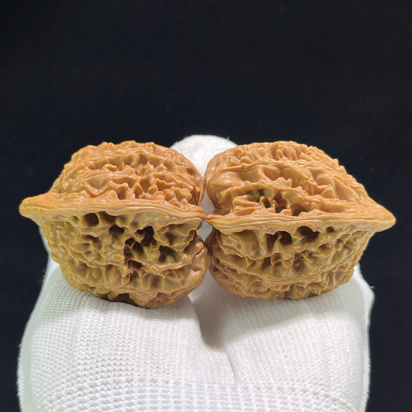 The "Pointed Chicken Heart" (Jian Ji Xin) Flawless Giant Pair | 41.0mm x 41.0mm | JJX-901