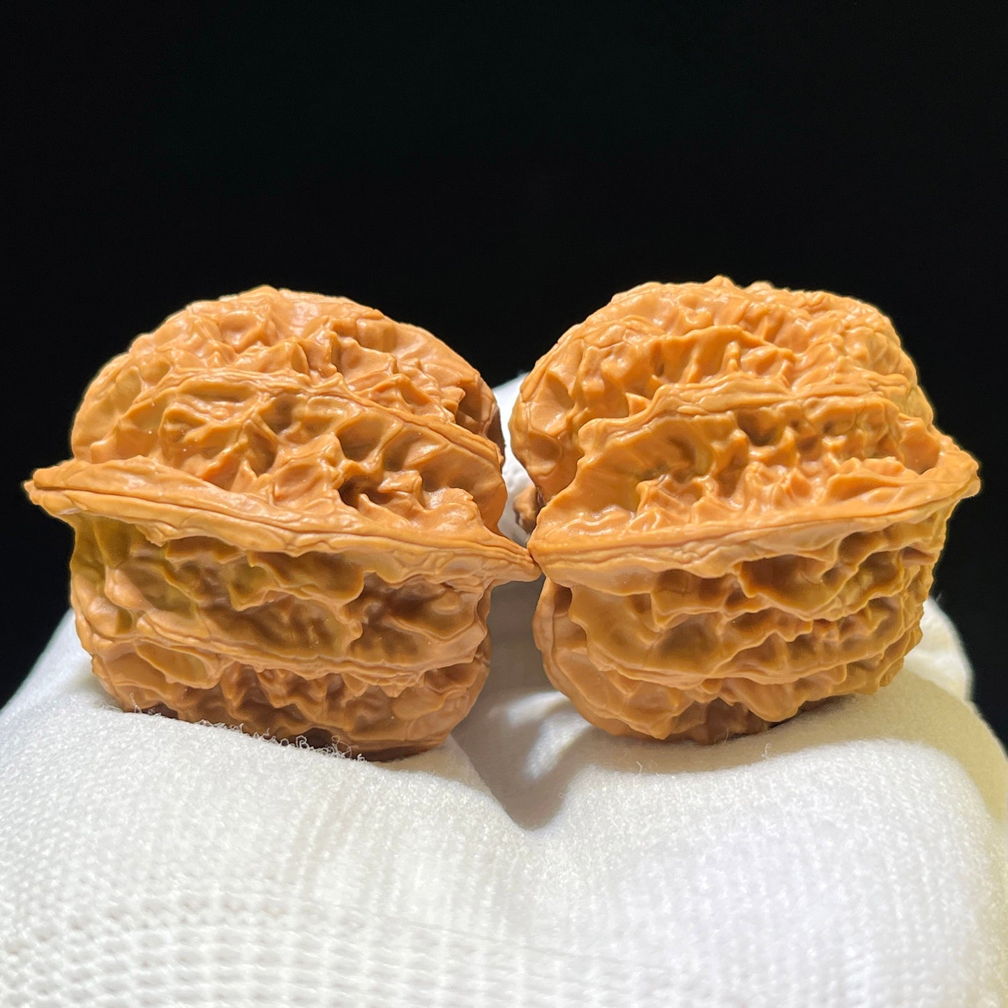 "Apple Garden" Pingguoyuan Wenwan Walnuts (Pair) | 38.0mm x 37.0mm | Stock ID: PGY-1106