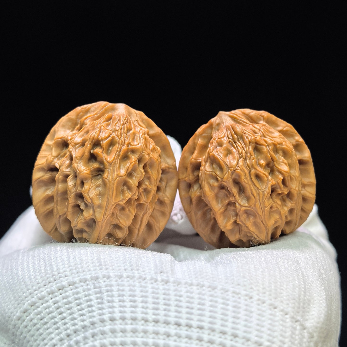 "Mini Nuwa Stone" Xiuzhen Nüwashi XZNWS-1601 Low-Profile Pocket Wenwan Walnuts Pair | 32.0mm x 31.0mm | XZNWS-1601