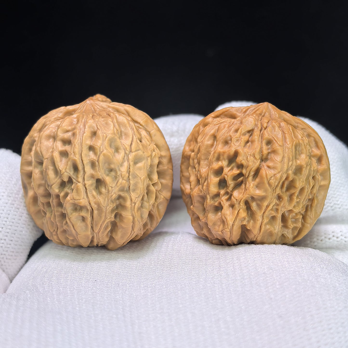 "Rain Flower Pebble" Yuhuashi YHS-1105 Pocket-Sized Wenwan Walnuts Pair | 32.0mm x 32.0mm | YHS-1105