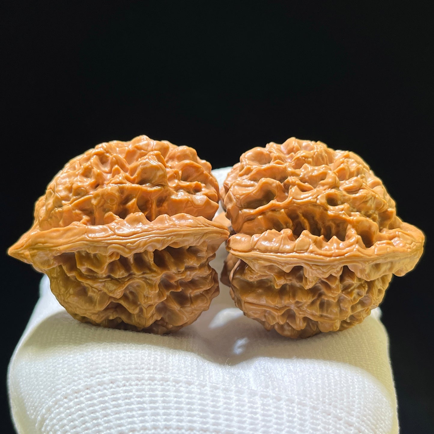 "Wang Yong Big Official Hat" Wang Yong Da Guanmao Wenwan Walnuts Pair | 50.0mm x 44.0mm | DGM-1107