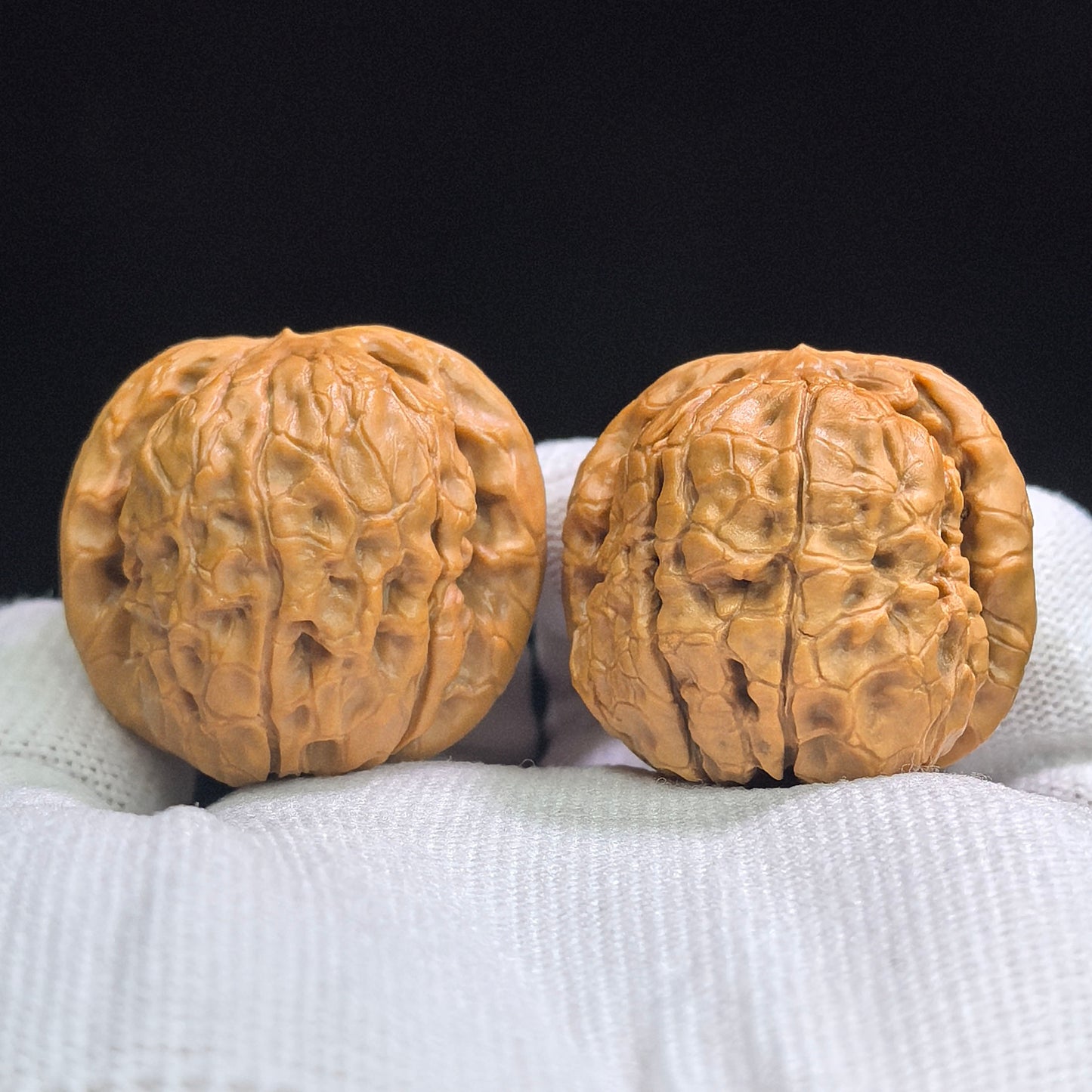 "Oracle Bone Script" Jiaguwen JGW-17B7C Low-Profile Wenwan Walnuts Pair | 35.0mm x 35.0mm | JGW-17B7C