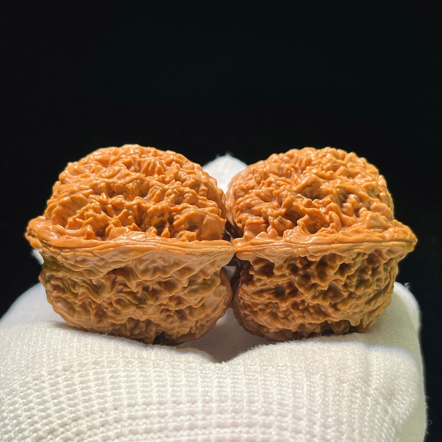 "Starry Sky" Mantianxing Wenwan Walnuts Pair | 37.0mm x 36.0mm | MTX-1105