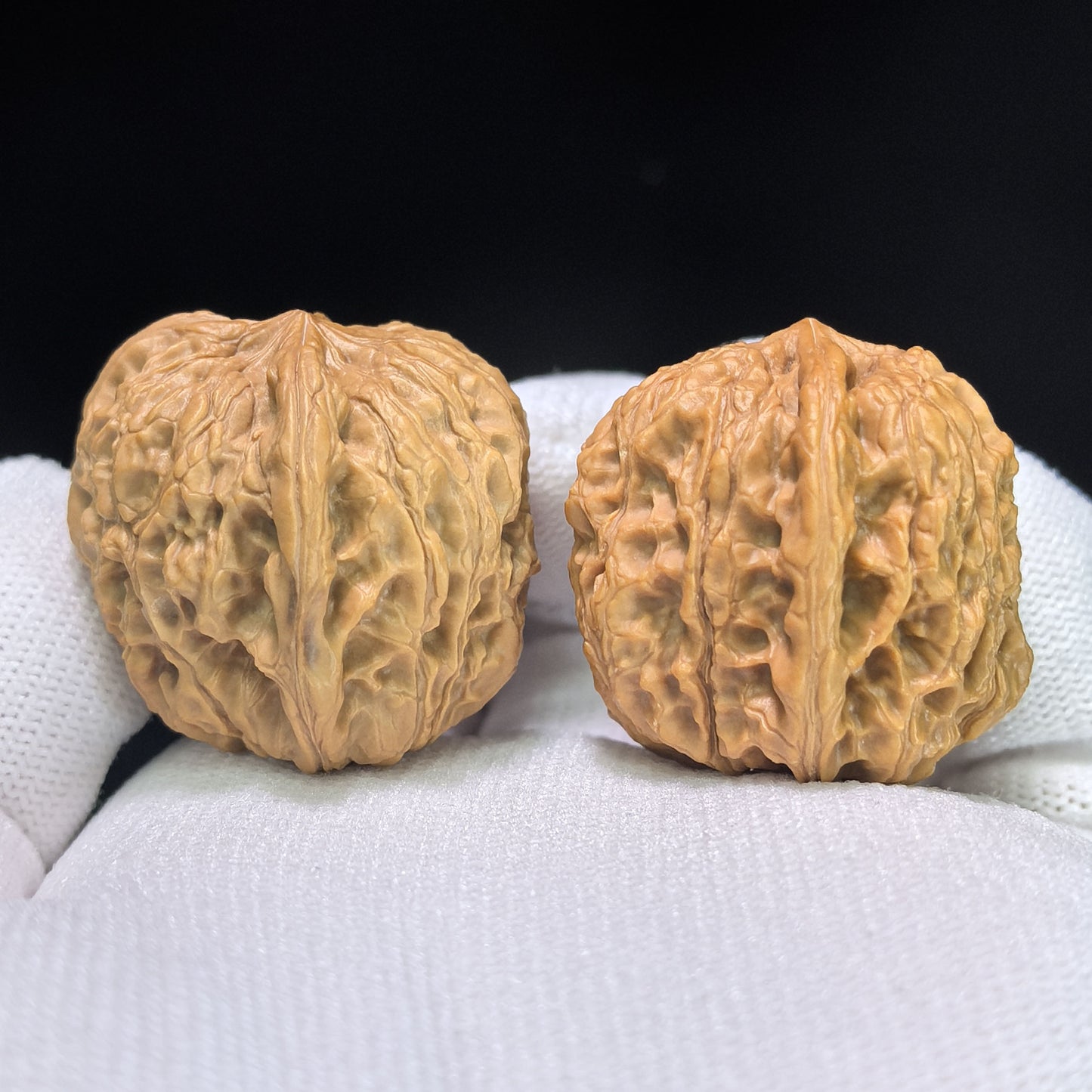 "Rain Flower Pebble" Yuhuashi YHS-1105 Pocket-Sized Wenwan Walnuts Pair | 32.0mm x 32.0mm | YHS-1105