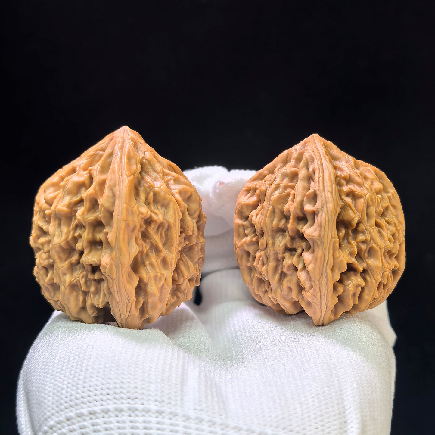 "Beijing Chicken Heart" Beijing Jixin BJJX-1109 Wenwan Walnuts Pair | 42.0mm x 41.0mm | BJJX-1109