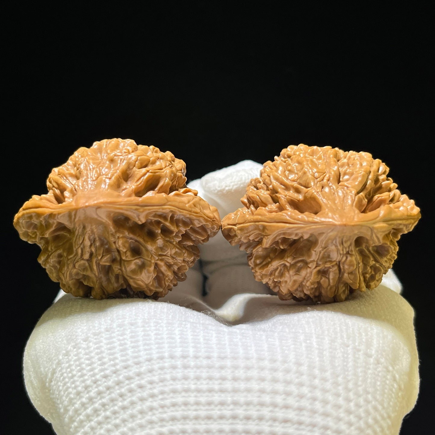 "Official Hat / Magistrate Cap" Guanmao GM-1110 Low-Profile Wenwan Walnuts Pair | 45.0mm x 37.0mm | GM-1110