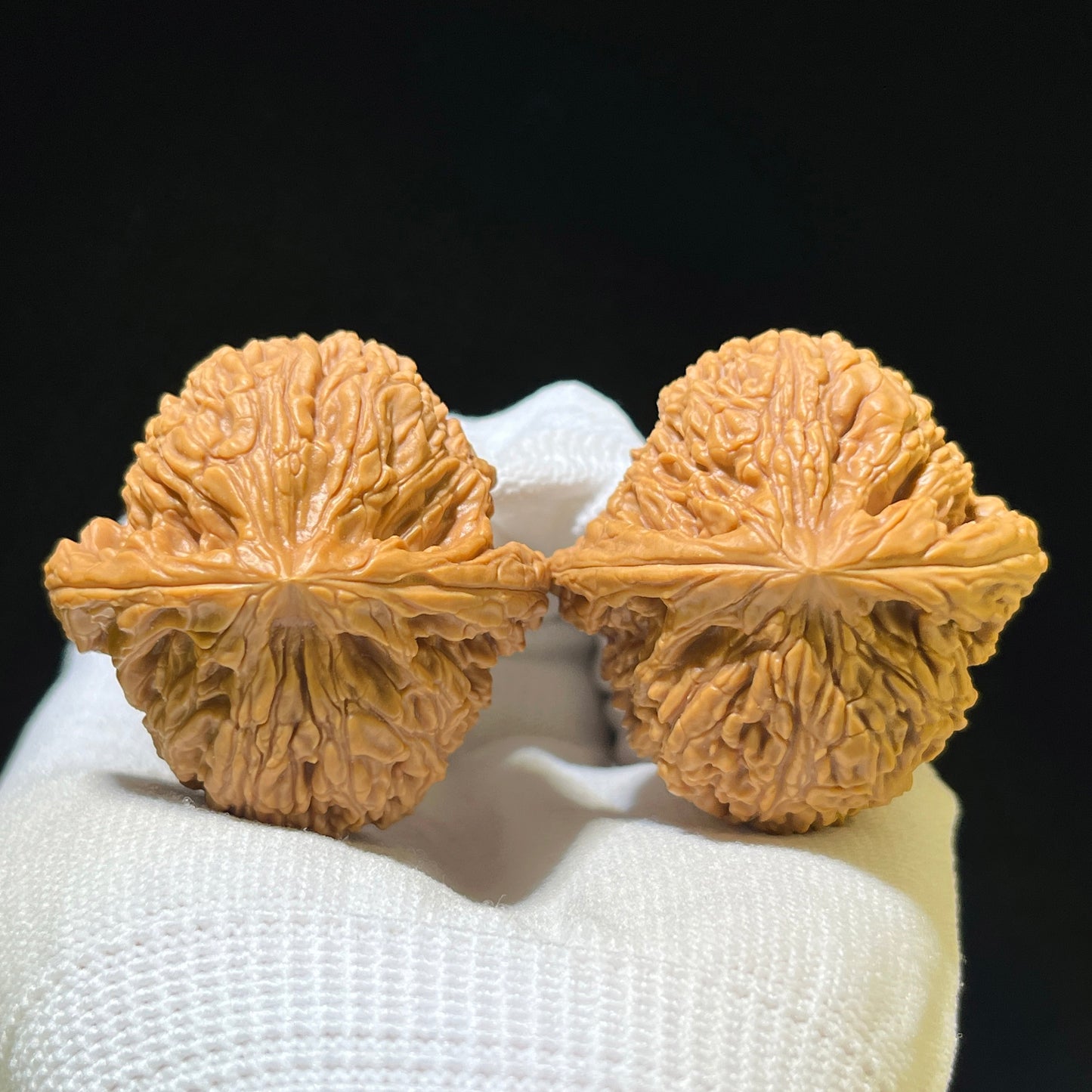 "Nanjiang Stone" Nanjiangshi Wenwan Walnuts Pair | 42.0mm x 43.0mm | NJS-1103