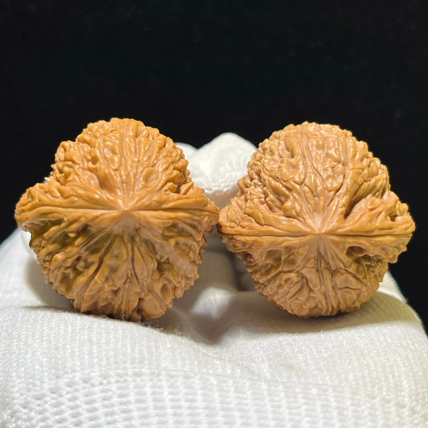 "Turmeric" Jianghuang Nanjiang Stone Wenwan Walnuts Pair | 35.0mm x 35.0mm | JHNJS-1101