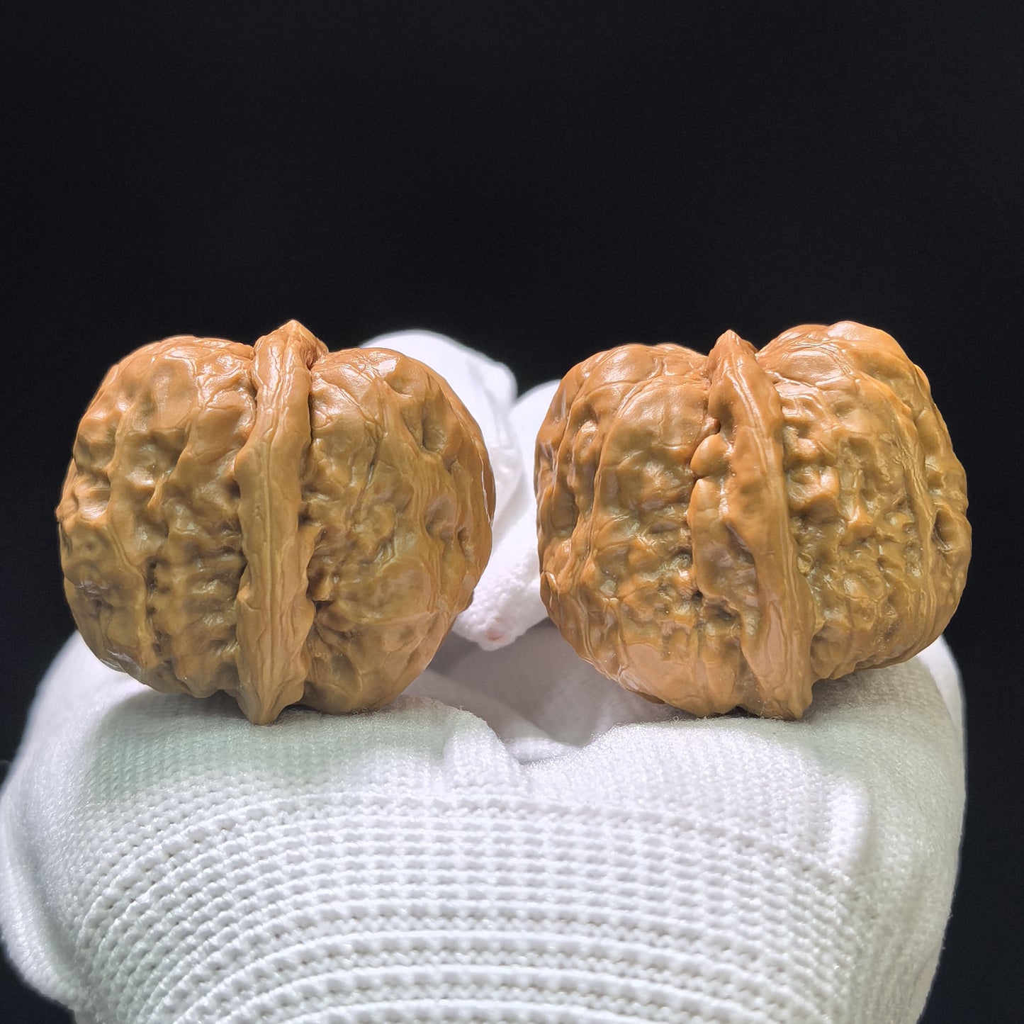 "Jade Toad Crystal Frog" Yuchan Shuijingwa Wenwan Walnuts (Pair) | 34.0mm x 35.0mm | Stock ID: W-1104