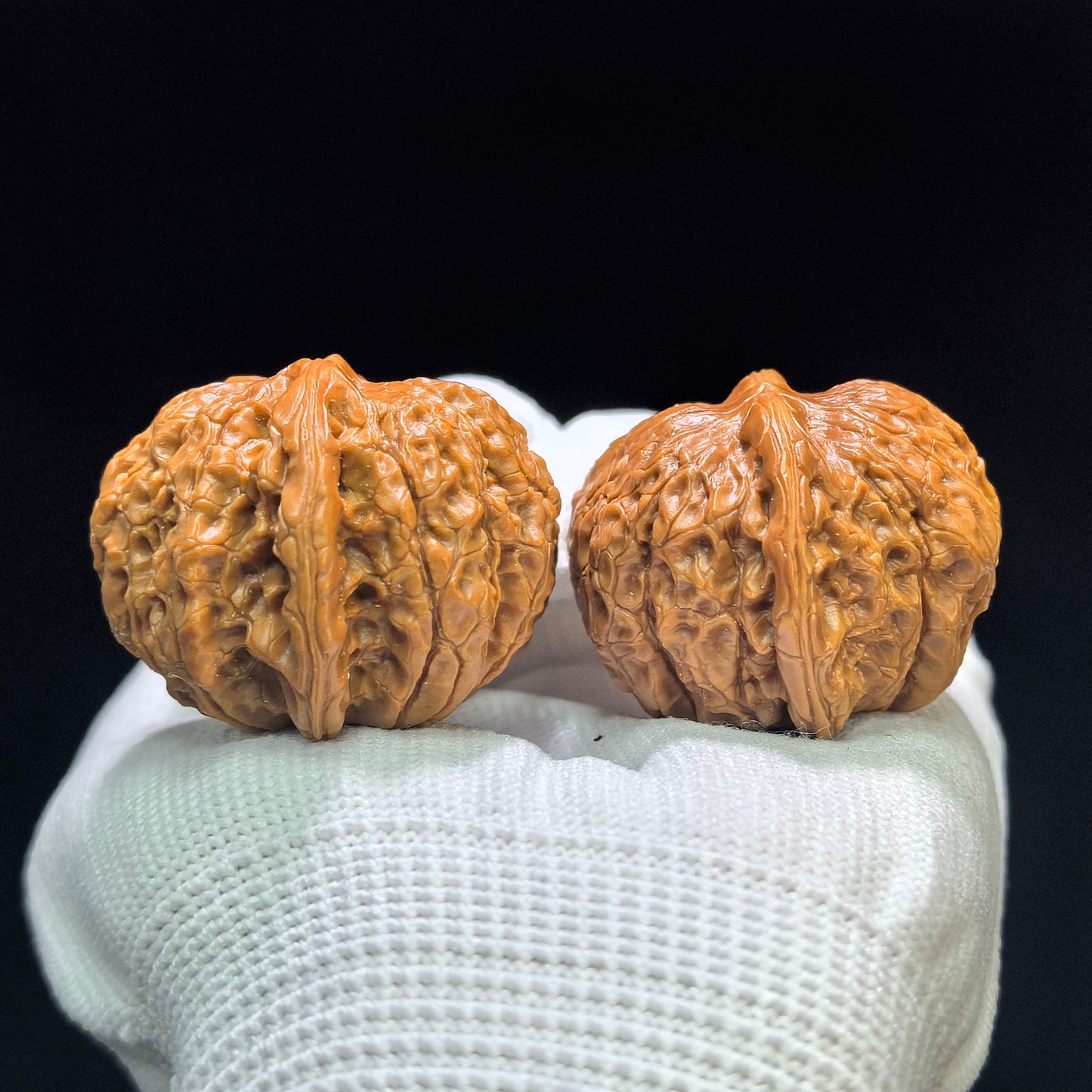 "Blood Qilin" Xue Qilin XQL-1601 Low-Profile Wenwan Walnuts Pair | 38.0mm x 38.0mm | XQL-1601