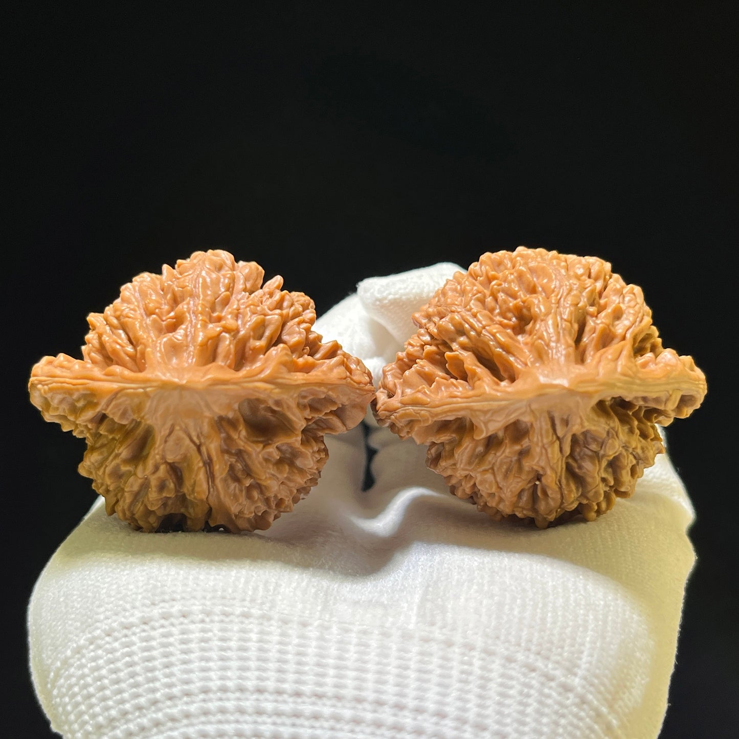 "Official Hat" Guanmao Wenwan Walnuts Pair | 46.0mm x 38.0mm | GM-1106