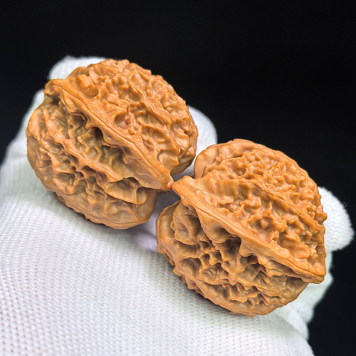 Miniature Butterfly-Form Apple Garden Wenwan Walnut Pair — 34.0mm x 33.0mm | XZHD-C1C5E