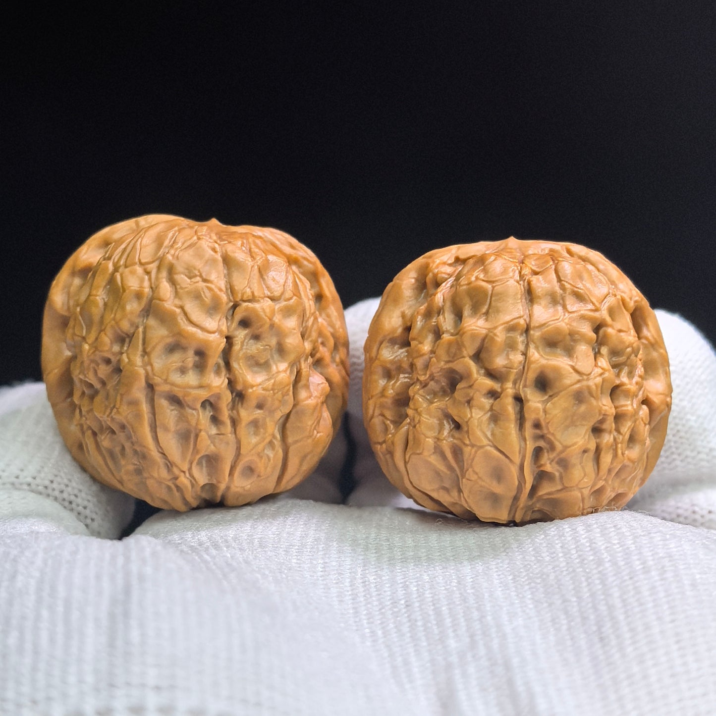"Oracle Bone Script" Jiaguwen JGW-17B7C Low-Profile Wenwan Walnuts Pair | 35.0mm x 35.0mm | JGW-17B7C