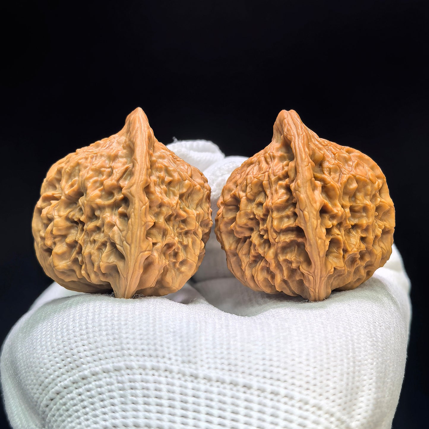 "Triangular Red Lionhead" Sanjiao Hongshizi SJHSZ-1601 Low-Profile Wenwan Walnuts Pair | 38.0mm x 37.0mm | SJHSZ-1601