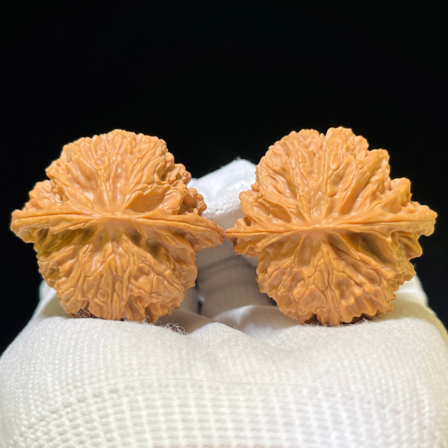 "Apple Orchard Lionhead" Pingguoyuan PGY-1107 Low-Profile Wenwan Walnuts Pair | 39.0mm x 37.0mm | PGY-1107