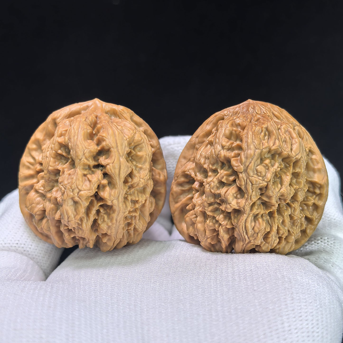 "North China General Shoulder" Huabei Jiangjunbang Wenwan Walnuts (Pair) | 40.0mm x 40.0mm | Stock ID: HBJJB-1104