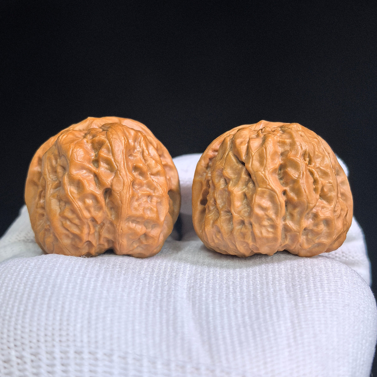 Compact Broad-Shouldered Hamatou Wenwan Walnut Pair | 39.0mm x 40.0mm | HMT-SY1G8