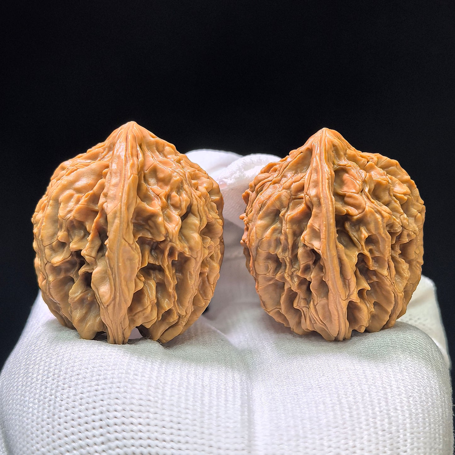 "Sky-Reaching Eight-Ribbed" Tongtianba Wenwan Walnuts Pair | 39.0mm x 36.0mm | TTB-1103
