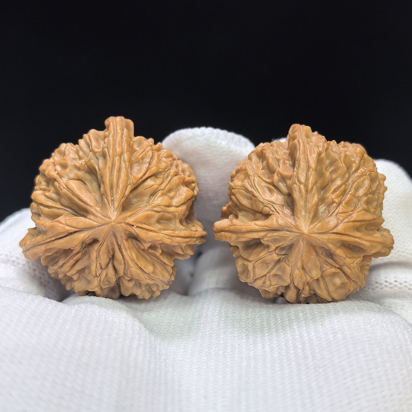 "Imperial Jade Seal Three-Ribbed" Yuxi Sanleng Multi-Ribbed Wenwan Walnuts Pair | 34.0mm x 34.0mm | YSSN-C224E