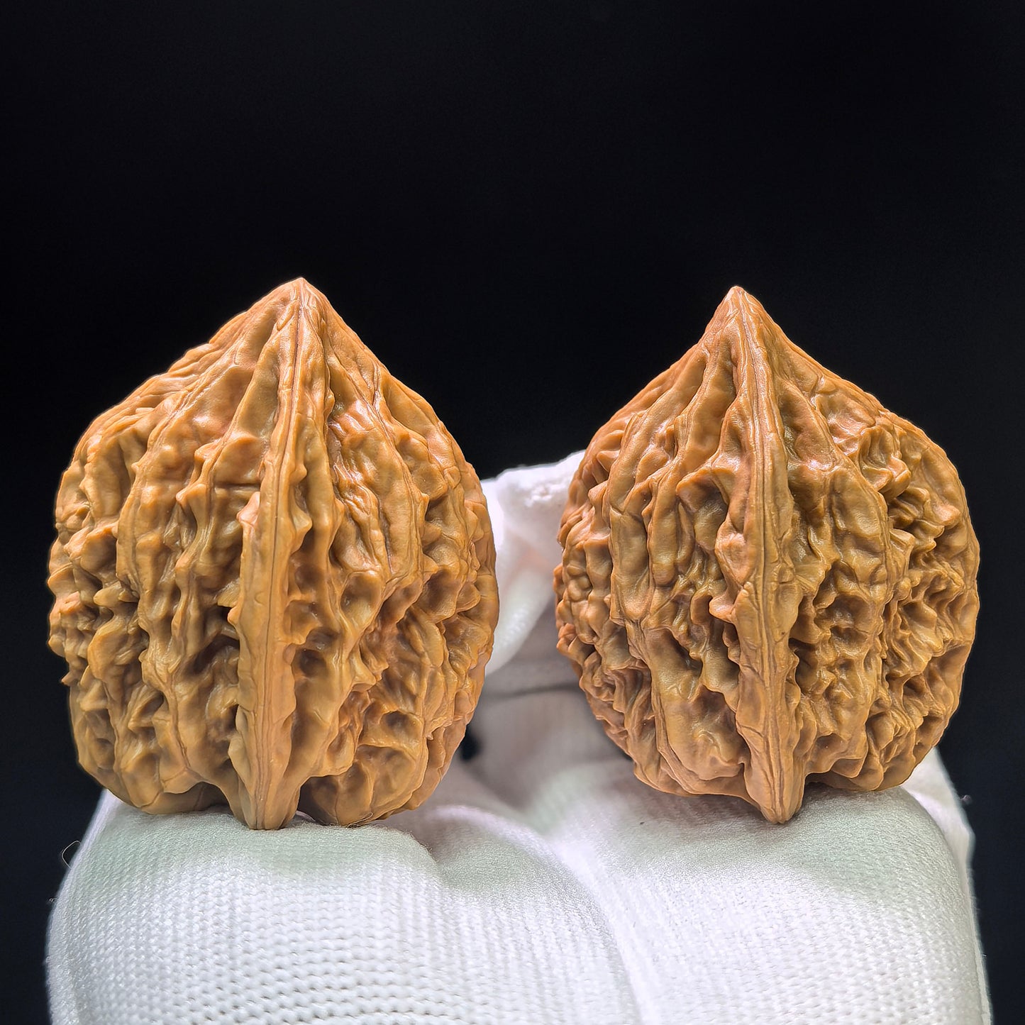 "Beijing Rooster Heart" Beijing Jixin Wenwan Walnuts (Pair) | 41.0mm x 40.0mm | Stock ID: BJJX-1104