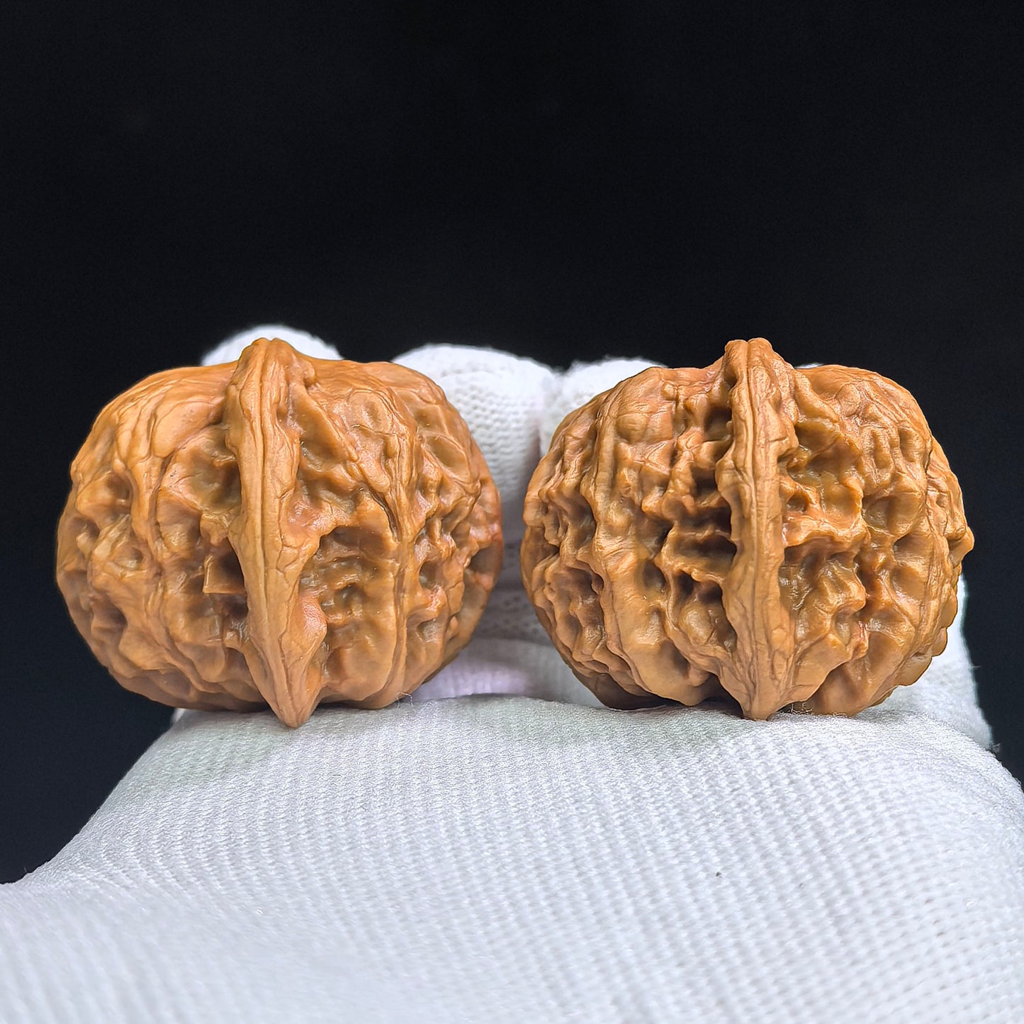 "Porcelain Doll" Ciwawa CWW-17B4C Low-Profile Wenwan Walnuts Pair | 38.0mm x 37.0mm | CWW-17B4C