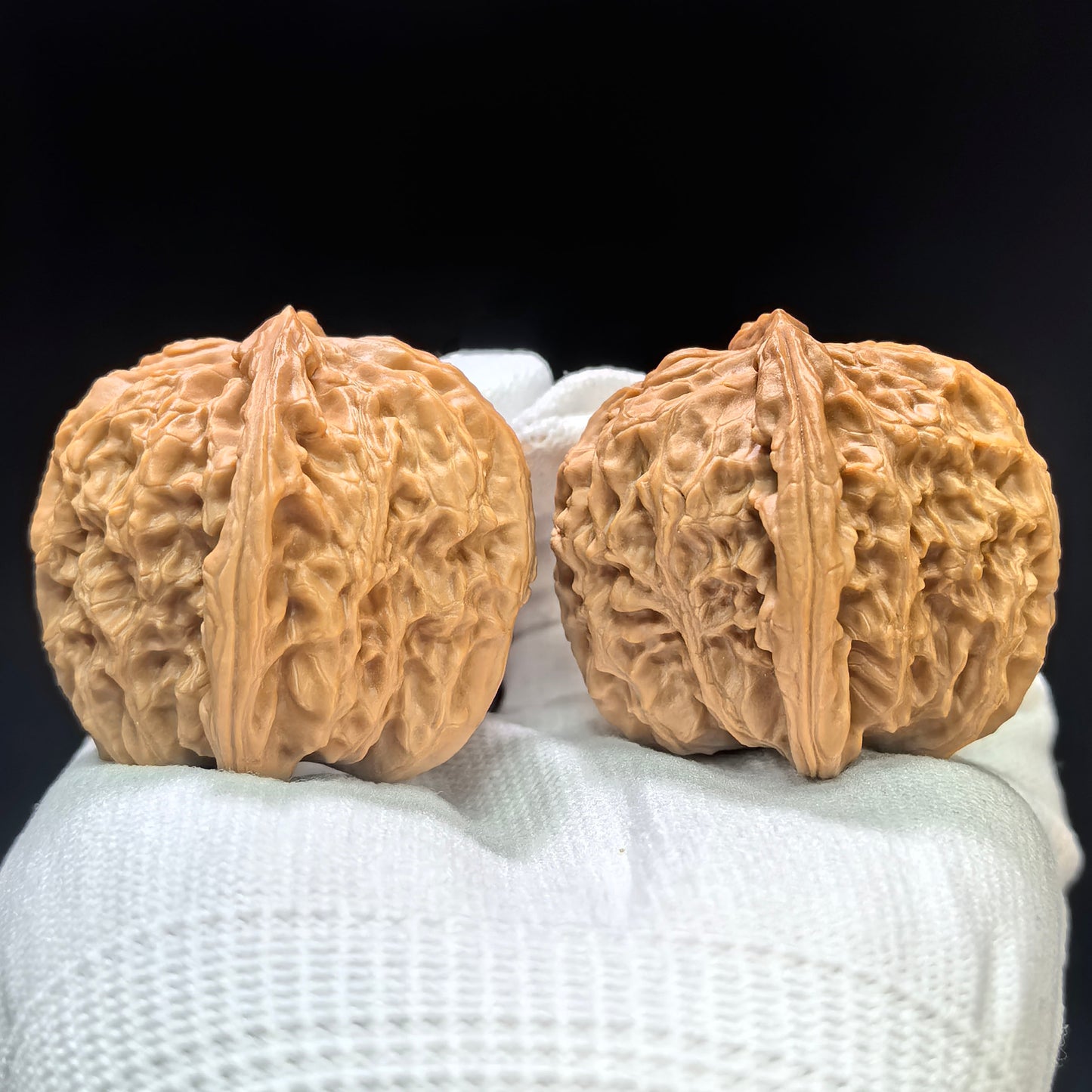 "White Lionhead" Baishizi BSZ-1601 Low-Profile Wenwan Walnuts Pair | 40.0mm x 41.0mm | BSZ-1601